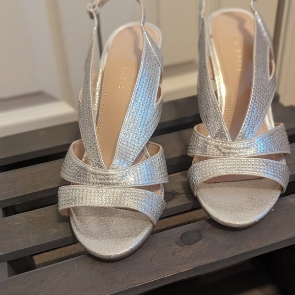 Kelly and Katie Silver Heels Size 9 - Picture 9 of 9